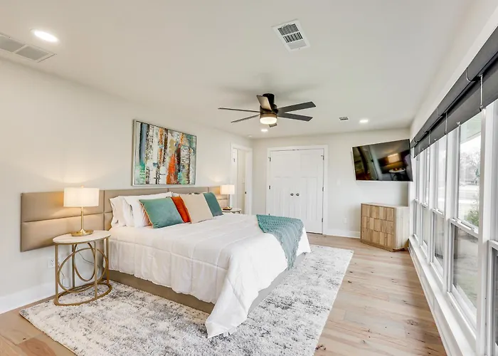 Grand Lakefront Home In Hot Springs W/ Boat Dock!