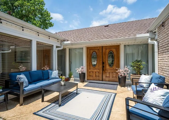 Steps To The Lake, Game Room & More! Sleeps 9