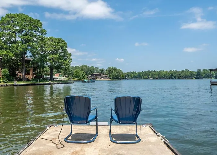 Steps To The Lake, Game Room & More! Sleeps 9