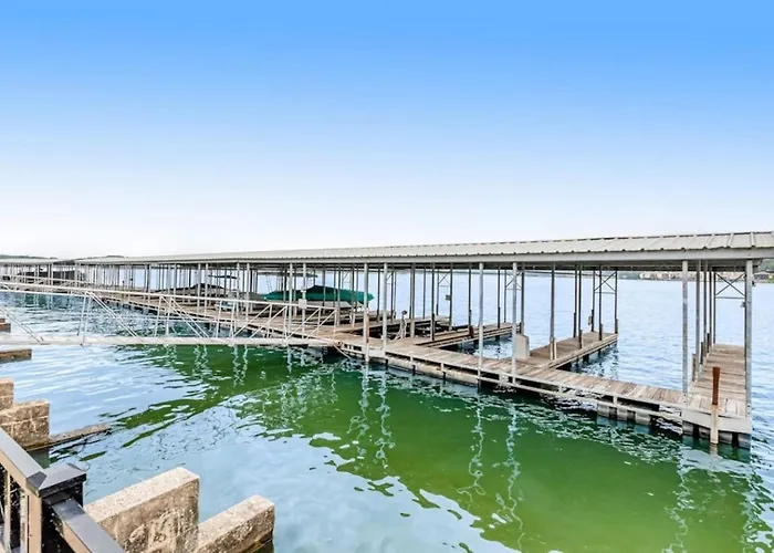 Anchors Away: Lake Hamilton Condo & Pool