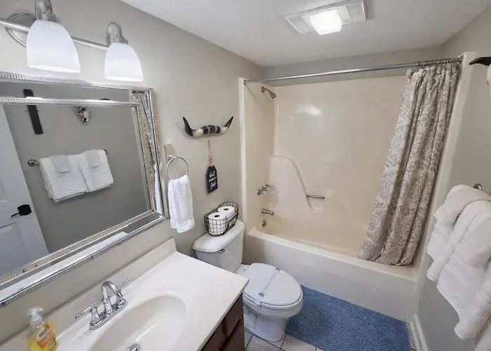 Lake Hamilton Haven: Top-Floor Condo, Boat Slip
