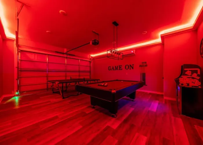 Lakefront Oasis With Game Room!